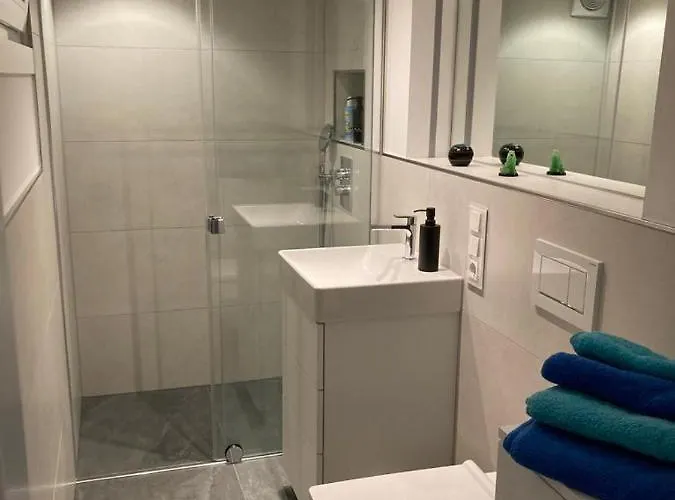 Appartement Schickes In Duesseldorf- Flehe *