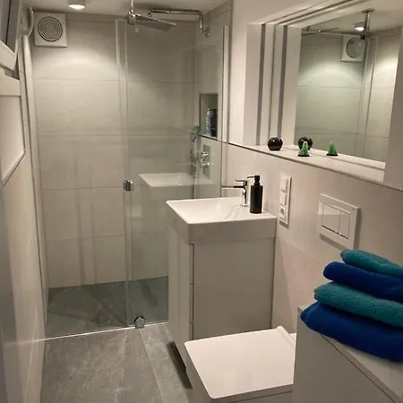 Apartman Schickes In Duesseldorf- Flehe *